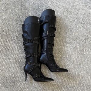 Nii HAi BOOTS IN BLACK